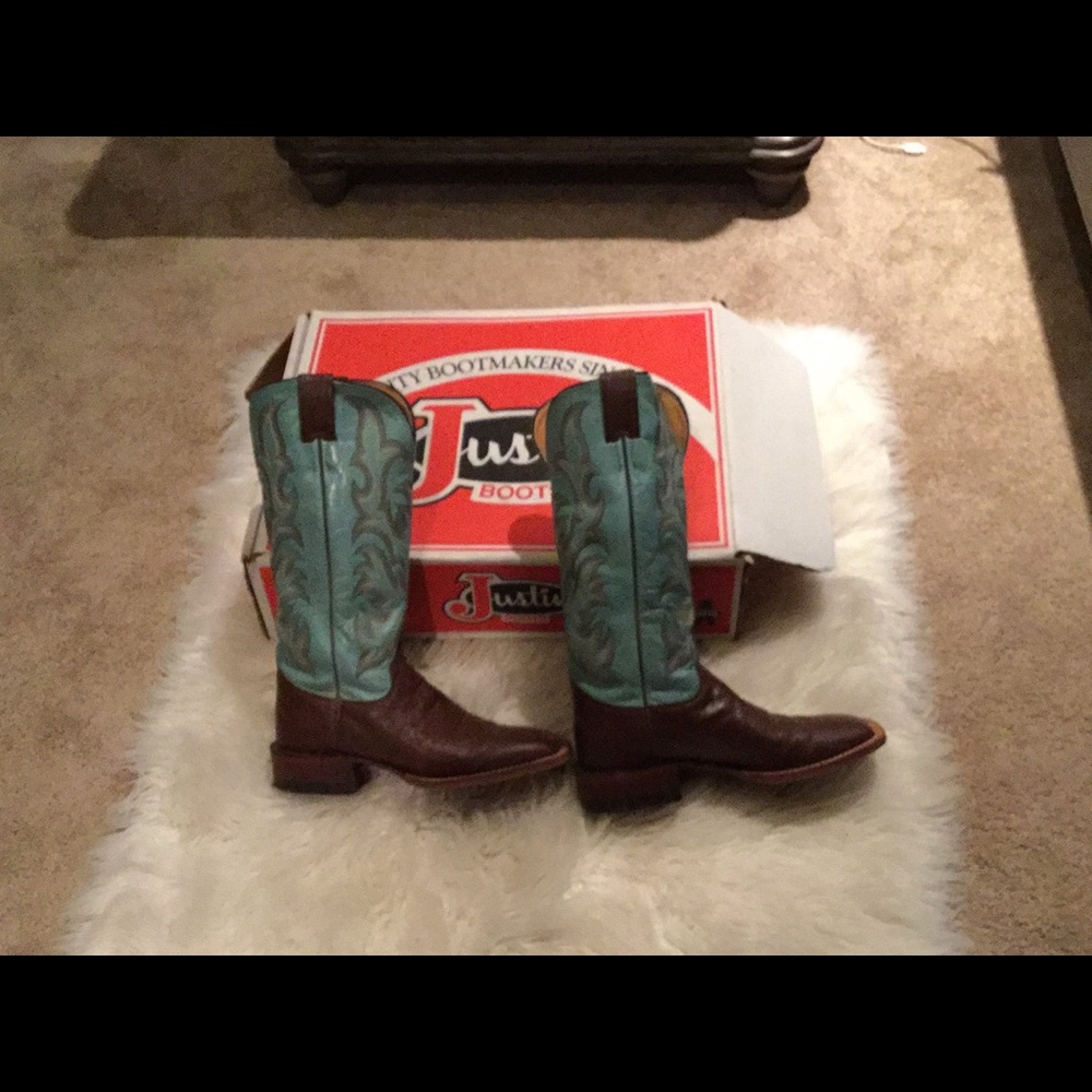 Women’s western boots brand new